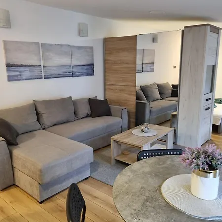 S Apartment *
